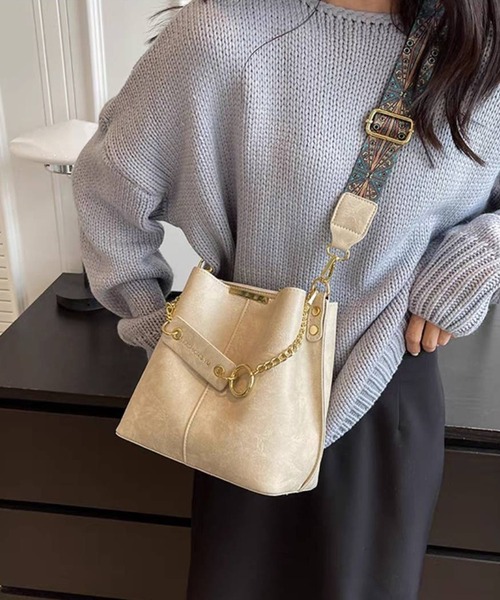 pumpkin port(パンプキンポート)の「チェーンチャーム付 柄ベルト ショルダー BAG(ショルダーバッグ・レディース・ブラック/ブラウン/カーキ/ベージュ/ブラック×ブラック/ワインレッド/ダークブラウン・FREE)」の17枚目の写真
