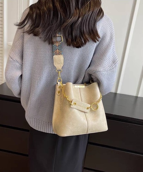 pumpkin port(パンプキンポート)の「チェーンチャーム付 柄ベルト ショルダー BAG(ショルダーバッグ・レディース・ブラック/ブラウン/カーキ/ベージュ/ブラック×ブラック/ワインレッド/ダークブラウン・FREE)」の18枚目の写真