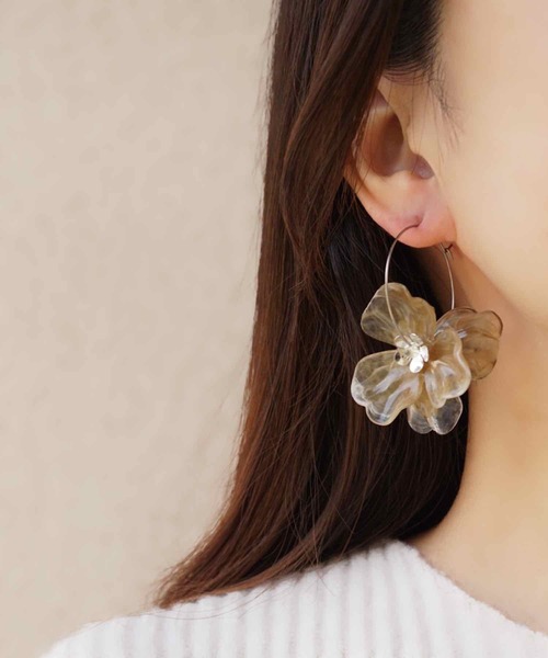 CERCA（チェルカ）の「jolie minette/ビックフラワー シルバー フープピアス（ピアス（両耳用）・レディース・ホワイト/ブルーパープル/クリア/ホワイト系/ブラウン系/ベージュ系/カーキ系/ピンク系/スカイブルー・FREE）」の15枚目の写真