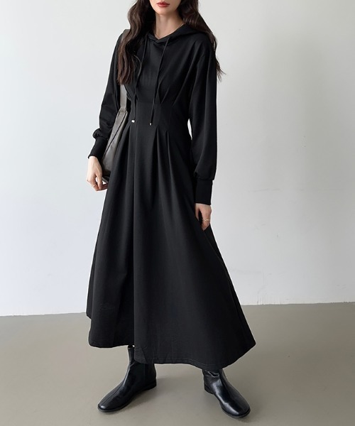 COCOMOMO(ココモモ)の「ウエストシェイプパーカーワンピース(ワンピース・レディース・ホワイト/ブラック/グレー/ライトブラウン・S/M)」の1枚目の写真