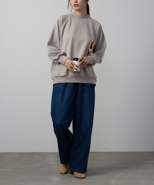 NAVY（ネイビー）の「NAVY ふわもちハイネックプルオーバー（スウェット・レディース・グレイッシュベージュ/ブラック/モカ・M/L/S/XL）」の8枚目の写真