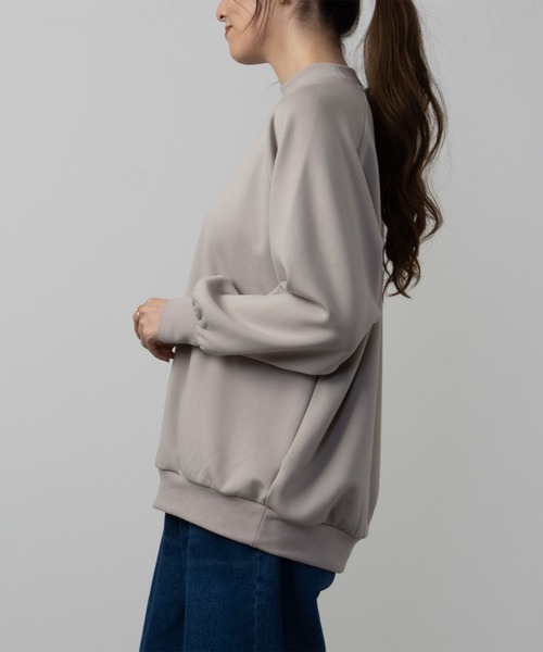 NAVY（ネイビー）の「NAVY ふわもちハイネックプルオーバー（スウェット・レディース・グレイッシュベージュ/ブラック/モカ・M/L/S/XL）」の7枚目の写真