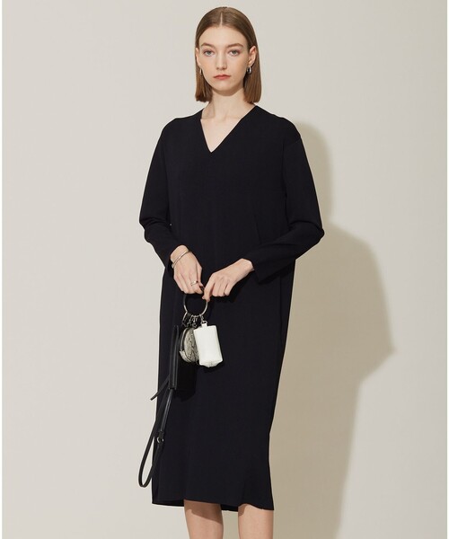 ICB(アイシービー)の「【洗える】 シンセティックフルニードル Vネックワンピース(ワンピース・レディース・ライトイエロー系/ブラック系・LARGE/X-LARGE)」の2枚目の写真