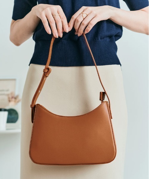 Urban Outfitters☆ リボンハンドル・ホーボーバッグ Urban Outfitters☆ リボンハンドル・ホーボーバッグ