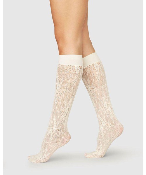 SWEDISH STOCKING(スウェディッシュストッキングス)の「Rosa Lace Knee-Highs Ivory(ソックス/靴下・レディース・アイボリー・ONE SIZE)」の2枚目の写真