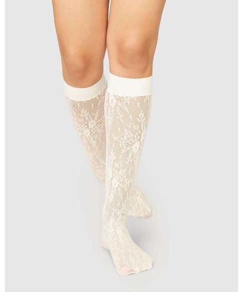 SWEDISH STOCKING(スウェディッシュストッキングス)の「Rosa Lace Knee-Highs Ivory(ソックス/靴下・レディース・アイボリー・ONE SIZE)」の3枚目の写真