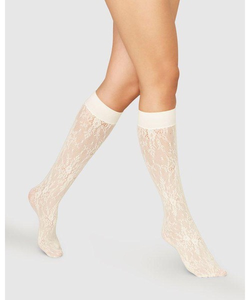 SWEDISH STOCKING(スウェディッシュストッキングス)の「Rosa Lace Knee-Highs Ivory(ソックス/靴下・レディース・アイボリー・ONE SIZE)」の4枚目の写真