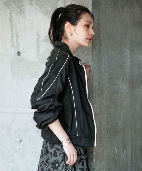 BAYFLOW(ベイフロー)の「ライントラックジャケット(ナイロンジャケット・レディース・ブラック/ブルー/オフホワイト・FREE)」の8枚目の写真