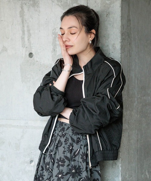 BAYFLOW(ベイフロー)の「ライントラックジャケット(ナイロンジャケット・レディース・ブラック/ブルー/オフホワイト・FREE)」の9枚目の写真