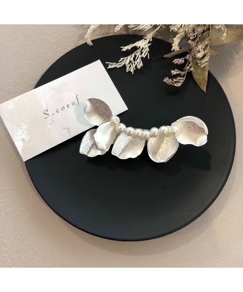 tone(トーン)の「【S.coeuf】メタルフラワーとパールのブローチ(MA)(ブローチ/コサージュ・レディース・ゴールド/シルバー・FREE)」の15枚目の写真
