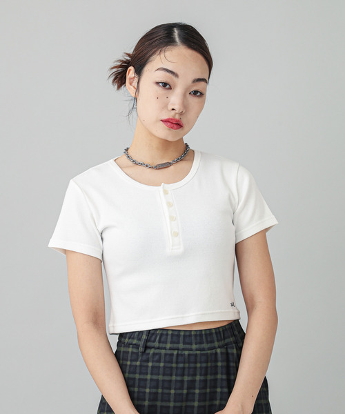 X-girl(エックスガール)の「HENLEY NECK S/S TOP(Tシャツ/カットソー・レディース・ブルー/ブラック/ホワイト・S/M)」の2枚目の写真