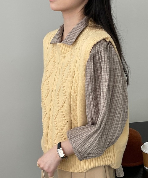 aimoha（アイモハ）の「ラウンドネックニットベスト（ベスト・レディース・グレー/ブラック/ベージュ/イエロー/グリーン/レッド/オフホワイト・FREE）」の11枚目の写真