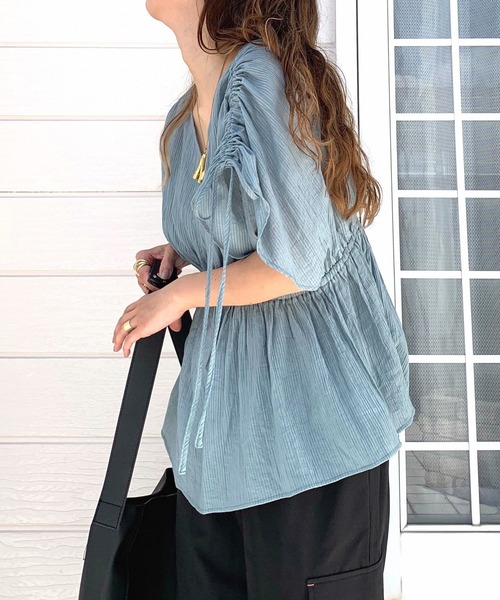 Q（キュー）の「ショルダードロストギャザーブラウス（シャツ/ブラウス・レディース・マスタード/レッド/グリーン・MEDIUM）」の12枚目の写真