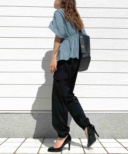 Q（キュー）の「ショルダードロストギャザーブラウス（シャツ/ブラウス・レディース・マスタード/レッド/グリーン・MEDIUM）」の10枚目の写真