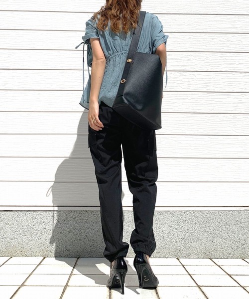 Q（キュー）の「ショルダードロストギャザーブラウス（シャツ/ブラウス・レディース・マスタード/レッド/グリーン・MEDIUM）」の11枚目の写真