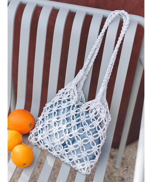 Samansa Mos2 blue（サマンサモスモスブルー）の「巾着付コードマクラメバッグ（ハンドバッグ・レディース・ブラック/パープル/オフホワイト・F）」の2枚目の写真