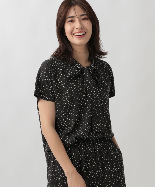 Elura（エルーラ）の「サラサラサマーボウタイブラウス/105363（シャツ/ブラウス・レディース・ホワイト系その他5/ホワイト/ブラック/ダークネイビー/ブルー系その他6・FREE）」の2枚目の写真