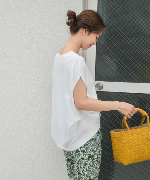 URBAN RESEARCH DOORS（アーバンリサーチドアーズ）の「コットンバックタックフレンチプルオーバー（Tシャツ/カットソー・レディース・ブラック/オフホワイト/ブルー/チャコールグレー・MEDIUM）」の11枚目の写真