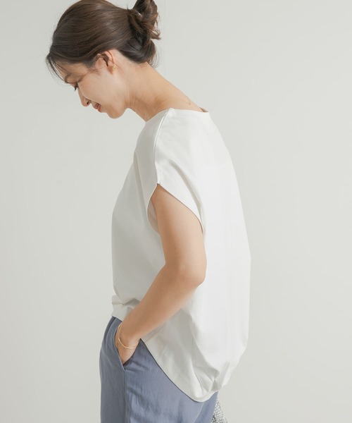 URBAN RESEARCH DOORS（アーバンリサーチドアーズ）の「コットンバックタックフレンチプルオーバー（Tシャツ/カットソー・レディース・ブラック/オフホワイト/ブルー/チャコールグレー・MEDIUM）」の15枚目の写真