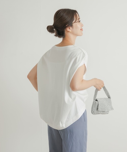 URBAN RESEARCH DOORS（アーバンリサーチドアーズ）の「コットンバックタックフレンチプルオーバー（Tシャツ/カットソー・レディース・ブラック/オフホワイト/ブルー/チャコールグレー・MEDIUM）」の17枚目の写真