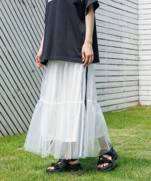 LAKOLE(ラコレ)の「サイドラインチュールスカート / 129024(スカート・レディース・ブラック/オフホワイト/グレー・SMALL/MEDIUM)」の2枚目の写真