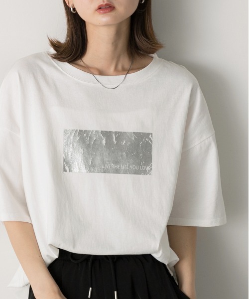 ad thie(アドティエ)の「箔プリント オーバーサイズTシャツ(Tシャツ/カットソー・レディース・ホワイト×ゴールド/ブラック/ホワイト×シルバー/チャコール・FREE)」の8枚目の写真
