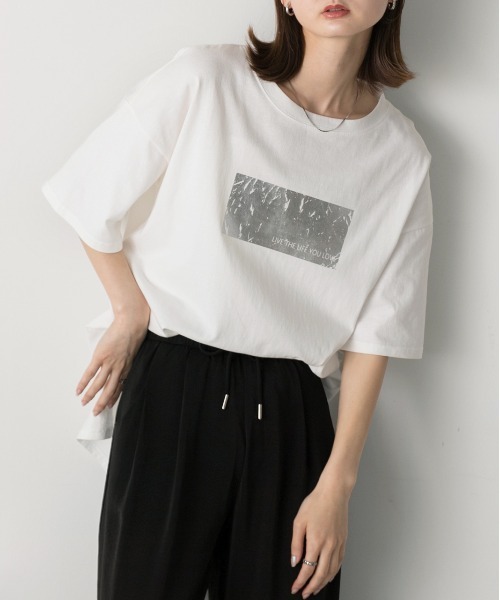 ad thie(アドティエ)の「箔プリント オーバーサイズTシャツ(Tシャツ/カットソー・レディース・ホワイト×ゴールド/ブラック/ホワイト×シルバー/チャコール・FREE)」の9枚目の写真