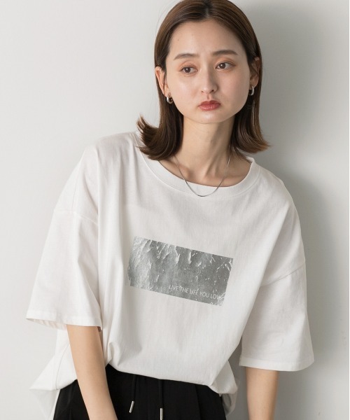ad thie(アドティエ)の「箔プリント オーバーサイズTシャツ(Tシャツ/カットソー・レディース・ホワイト×ゴールド/ブラック/ホワイト×シルバー/チャコール・FREE)」の11枚目の写真
