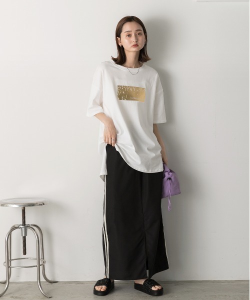 ad thie(アドティエ)の「箔プリント オーバーサイズTシャツ(Tシャツ/カットソー・レディース・ホワイト×ゴールド/ブラック/ホワイト×シルバー/チャコール・FREE)」の15枚目の写真