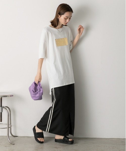 ad thie(アドティエ)の「箔プリント オーバーサイズTシャツ(Tシャツ/カットソー・レディース・ホワイト×ゴールド/ブラック/ホワイト×シルバー/チャコール・FREE)」の16枚目の写真