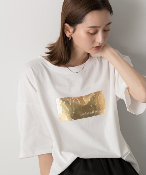 ad thie(アドティエ)の「箔プリント オーバーサイズTシャツ(Tシャツ/カットソー・レディース・ホワイト×ゴールド/ブラック/ホワイト×シルバー/チャコール・FREE)」の17枚目の写真