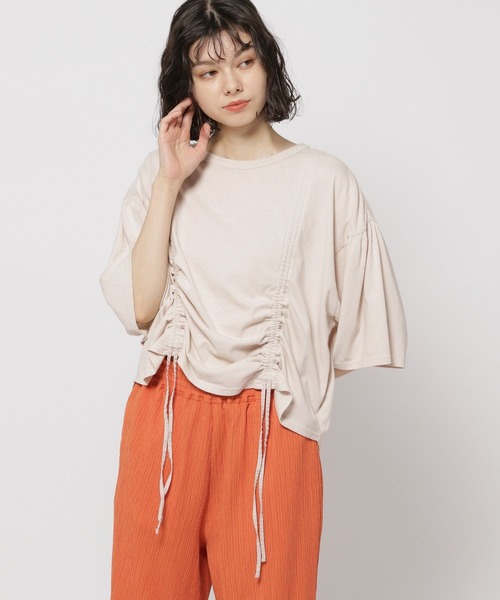niko and（ニコアンド）の「シャーリングアレンジフレアTシャツ（T