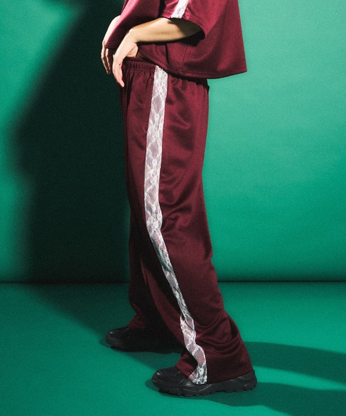 PUNYUS（プニュズ）の「レースライントラックパンツ（その他パンツ・レディース・ブルー/グレー/ワイン/ブラック・1/2/3/4）」の4枚目の写真