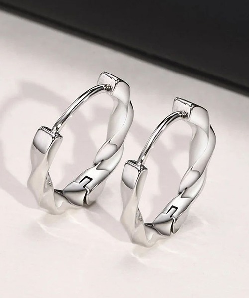 ARCHIVER（アーカイバ）の「【Bz】【WARAIJOGO（ワライジョーゴ）】EK134/ツイストリングフープペアピアス/両耳用（ピアス（両耳用）・メンズ・ブラック/シルバー・8/10/12）」の6枚目の写真