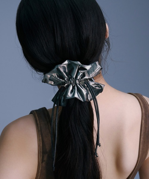 専用ꫛꫀꪝ❤︎ダークオレンジ×ブラウン❤︎チャーム付きシュシュ サテンスエードシュシュ_ダークオレンジ - VOOR | 60% - アジア