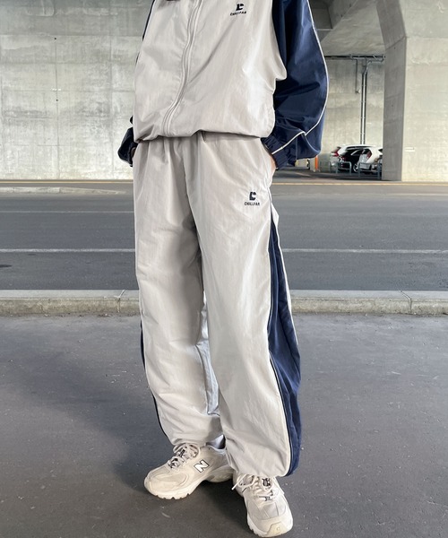Chillfar（チルファー）の「サイドジップ切り替えナイロンパンツ / セットアップ着用可（その他パンツ・レディース・ライトグレー/レッド/ネイビー/チャコール/ブラック・FREE）」の20枚目の写真