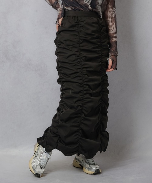 Lull(ルル)の「【Lull / ルル】シャーリングデザインカーゴスカート(スカート・レディース・ブラック/オリーブ・ONESIZE)」の4枚目の写真