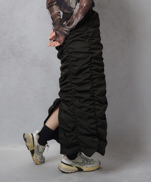 Lull(ルル)の「【Lull / ルル】シャーリングデザインカーゴスカート(スカート・レディース・ブラック/オリーブ・ONESIZE)」の5枚目の写真