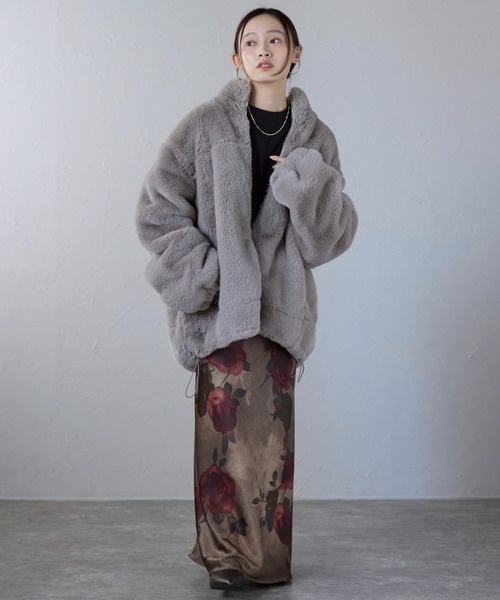 ap retro(アプレトロ)の「ボリュームファースタンドカラーブルゾン / ファーコート(その他アウター・レディース・ブラック/グレイッシュベージュ/キャメル/オフホワイト・FREE/MEDIUM)」の19枚目の写真