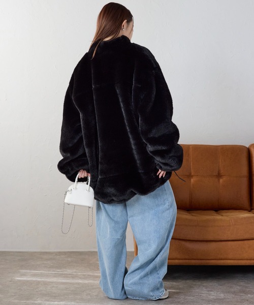 ap retro(アプレトロ)の「ボリュームファースタンドカラーブルゾン / ファーコート(その他アウター・レディース・ブラック/グレイッシュベージュ/キャメル/オフホワイト・FREE/MEDIUM)」の13枚目の写真