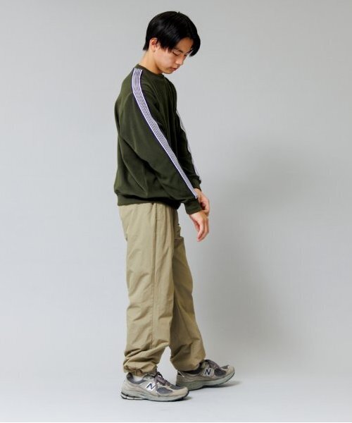 GLAZOS(グラソス)の「【大人向けサイズあり】【あったか】マイクロフリース・ライントレーナー(スウェット・キッズ・ブラック/カーキ・LL/S/M/L)」の3枚目の写真