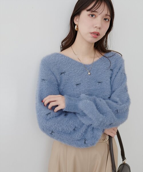 natural couture(ナチュラルクチュール)の「リボン刺繍フェザーニット(ニット/セーター・レディース・モカ/オフホワイト/ブルー/チャコールグレー・FREE)」の4枚目の写真