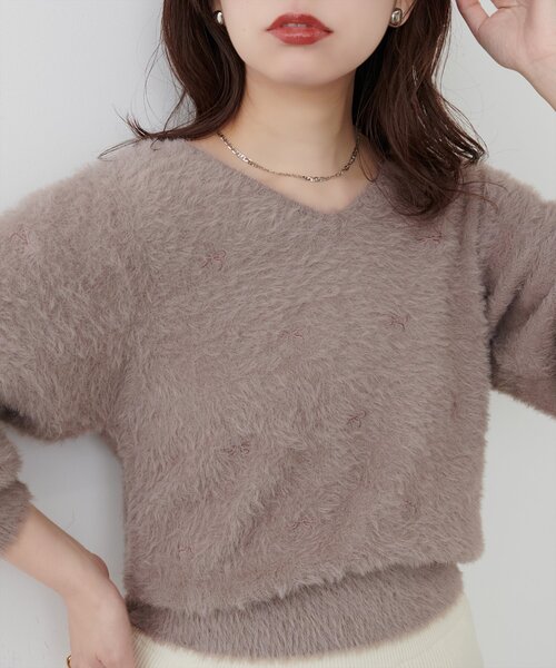 natural couture(ナチュラルクチュール)の「リボン刺繍フェザーニット(ニット/セーター・レディース・モカ/オフホワイト/ブルー/チャコールグレー・FREE)」の3枚目の写真