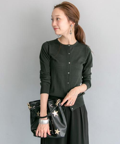 URBAN RESEARCH（アーバンリサーチ）の「UR 16GG MERINO WOOK KNIT CARDIGAN（カーディガン/ボレロ・レディース・グレー/ネイビー/ブラック/カーキ・FREE）」の4枚目の写真