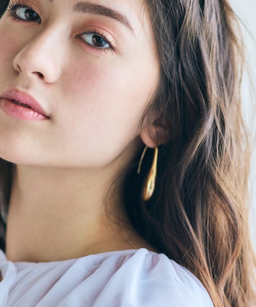 Audie a Muses(オーディアミューズ)の「ドロップピアス(ピアス(両耳用)・レディース・ゴールド・FREE)」の2枚目の写真