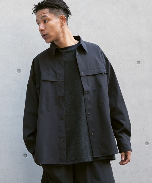 NUMERALS（ヌメラルズ）の「【NUMERALS】ライトシェルロングシャツ（シャツ/ブラウス・メンズ・ブラック/カーキ・MEDIUM/LARGE）」の2枚目の写真