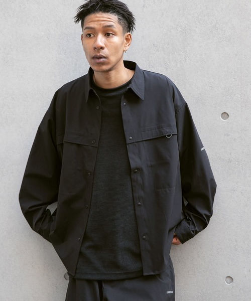 NUMERALS（ヌメラルズ）の「【NUMERALS】ライトシェルロングシャツ（シャツ/ブラウス・メンズ・ブラック/カーキ・MEDIUM/LARGE）」の7枚目の写真