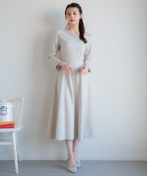 NOELA(ノエラ)の「レースネックデザインワンピ(ワンピース・レディース・グレー/イエロー/ダークインディゴブルー・S/M)」の5枚目の写真