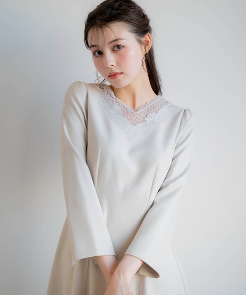 NOELA(ノエラ)の「レースネックデザインワンピ(ワンピース・レディース・グレー/イエロー/ダークインディゴブルー・S/M)」の8枚目の写真