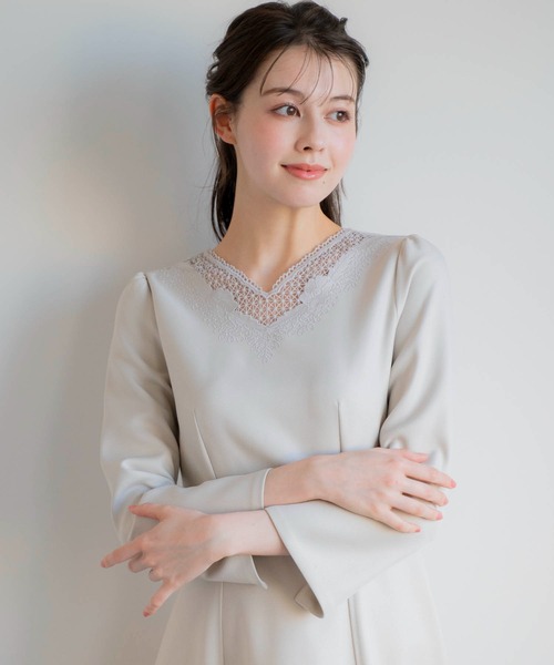 NOELA(ノエラ)の「レースネックデザインワンピ(ワンピース・レディース・グレー/イエロー/ダークインディゴブルー・S/M)」の9枚目の写真